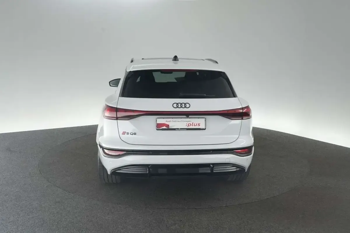 Gebraucht Audi SQ6 e-tron S-Line 359 kW (489 PS) 2024 Gletscherweiß metallic SUV