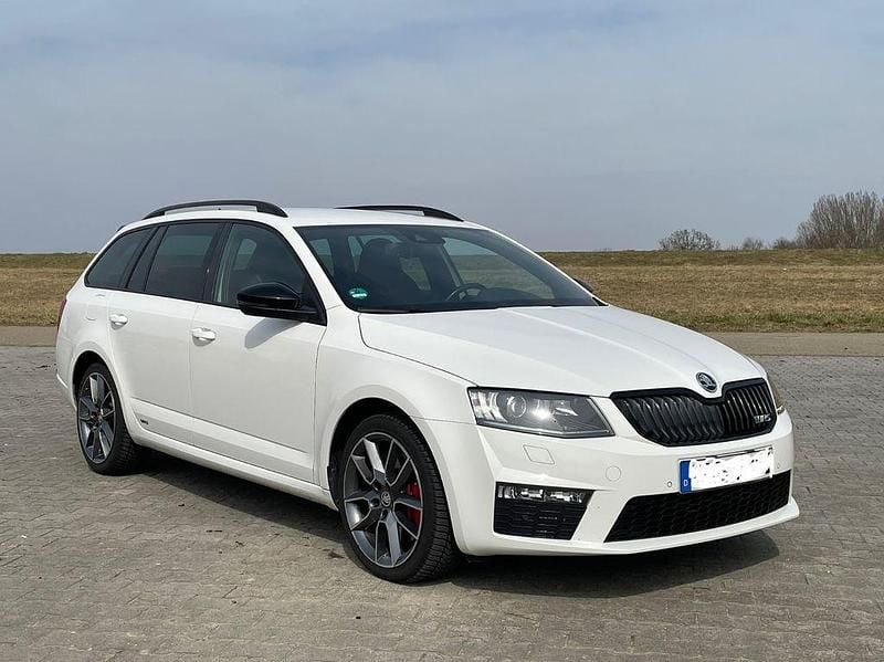 Weiß Gebraucht 2015 Skoda Octavia RS Kombi | 14.199 € (Fairer Preis) - Bild 1/4