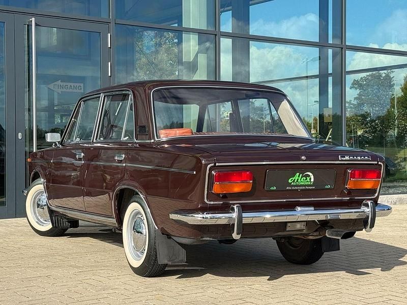 Second-hand Lada 2103 75 CP (55 kW) 1979 Maro Berlinǎ