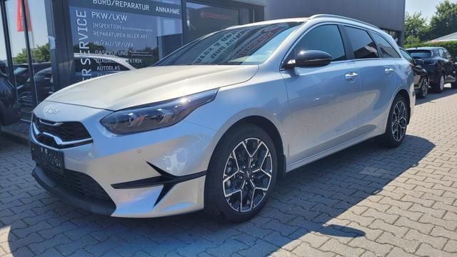 Silber Gebraucht 2024 Kia Ceed Sportswagon 3 Kombi | 25.195 € (Guter Preis) - Bild 1/1