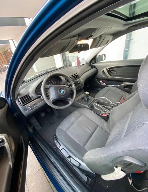 Gebraucht BMW 316 Basis 115 PS (84 kW) 2001 Blau Coupé