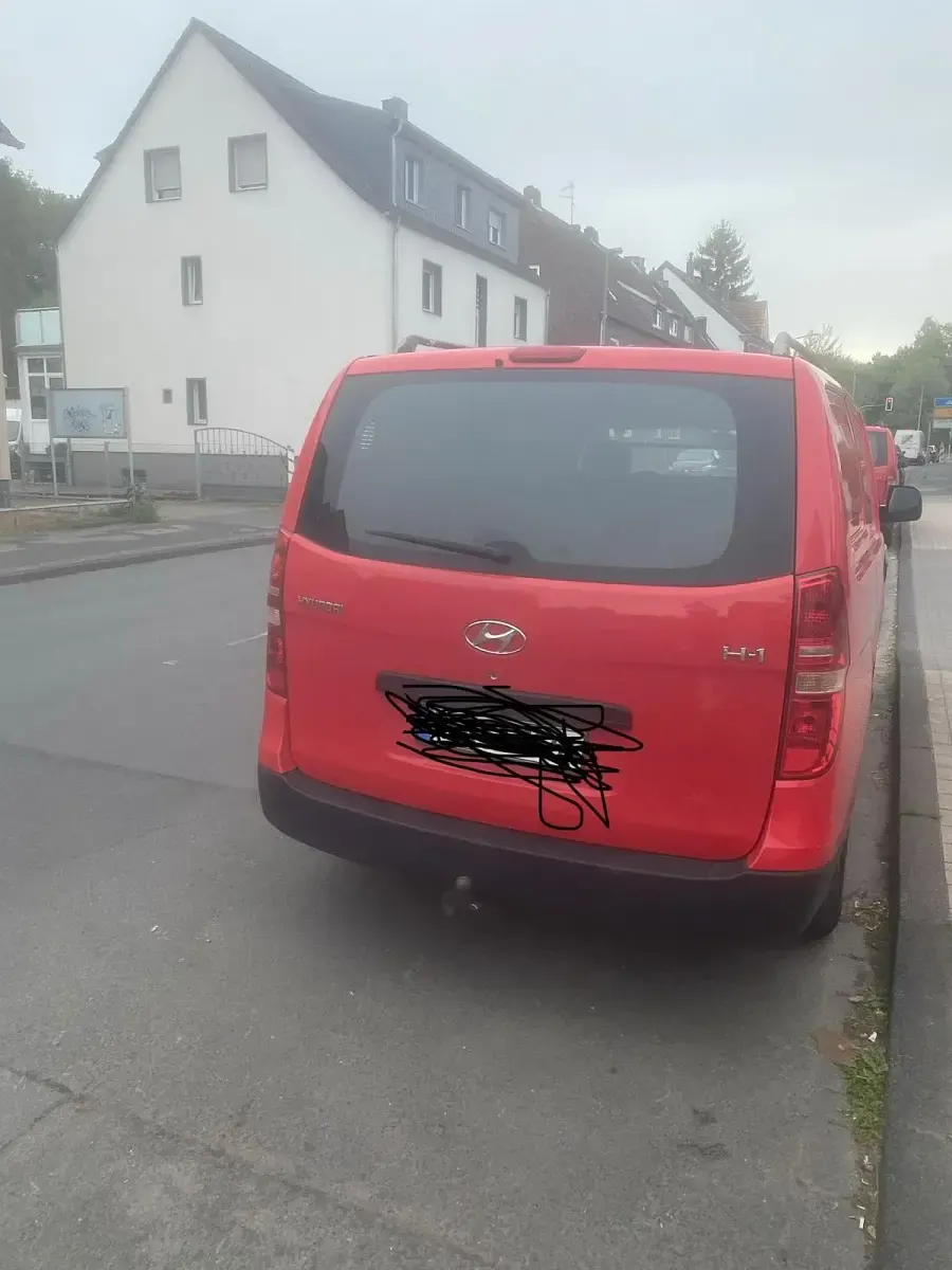 Gebraucht Hyundai H-1 2011 Rot Van / Kleinbus