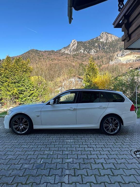 Gebraucht BMW 320 M Sport 184 PS (135 kW) 2011 Weiß Kombi