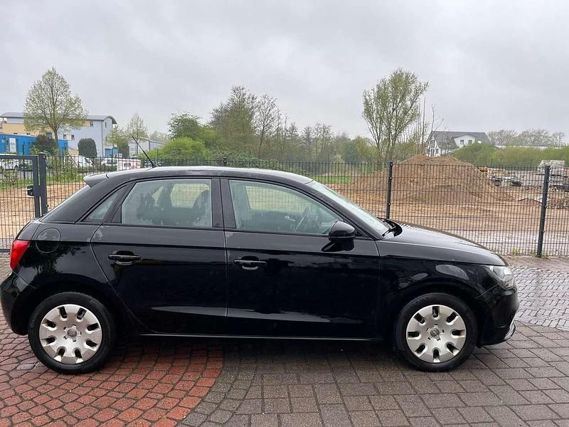 Gebraucht Audi A1 Attraction 86 PS (63 kW) 2014 Brillantschwarz Kleinwagen