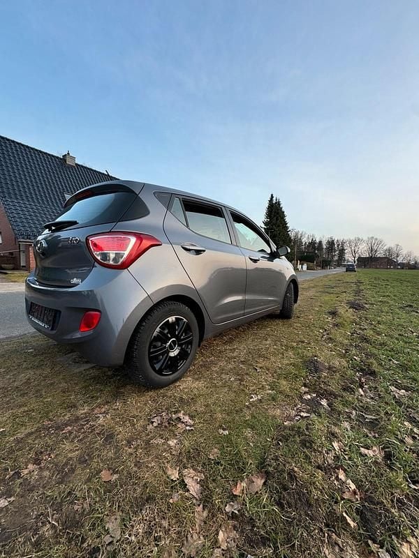 Gebraucht Hyundai i10 87 PS (63 kW) 2016 Grau Kleinwagen