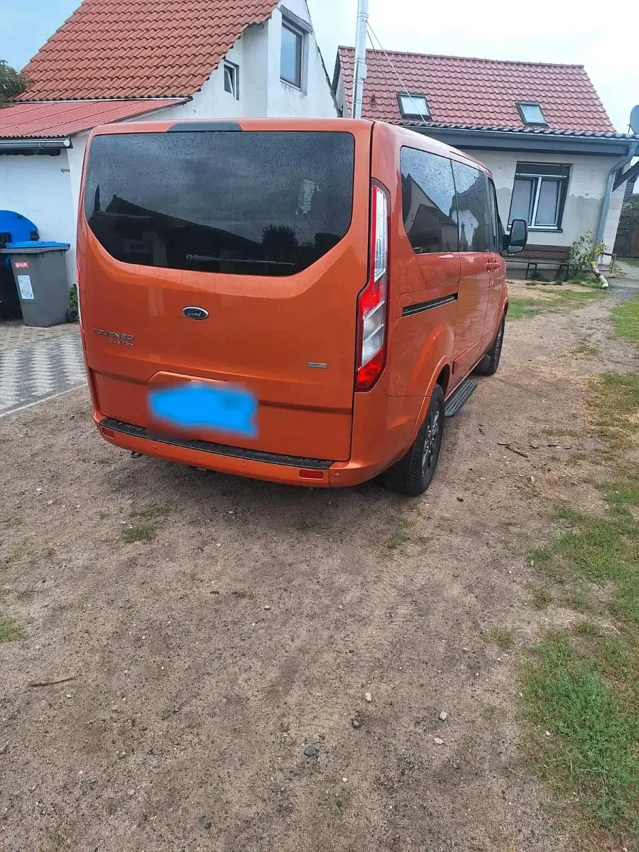 Gebraucht Ford Tourneo 170 PS (125 kW) 2018 Orange Van / Kleinbus