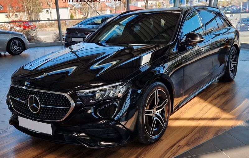 Schwarz Gebraucht 2024 Mercedes E220 AMG line Limousine | 49.498 € (Fairer Preis) - Bild 1/4