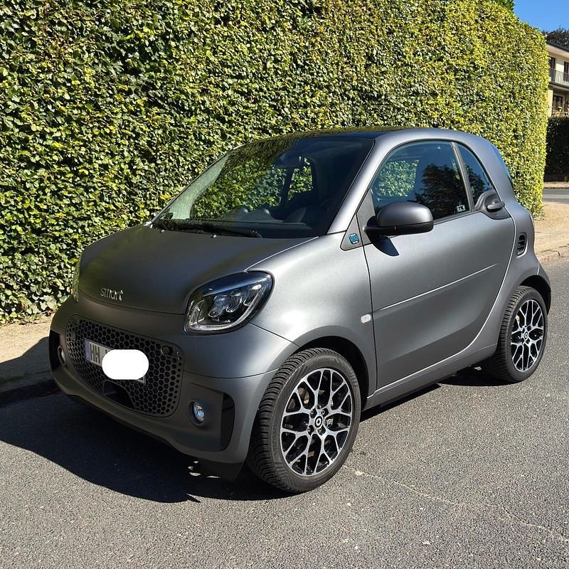 Grau Gebraucht 2021 Smart ForTwo Electric Drive Exclusive Coupé | 14.900 € (Fairer Preis) - Bild 1/4