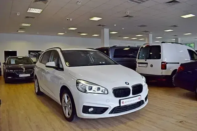 Gebraucht BMW 218 Active Tourer Sport Line 136 PS (100 kW) 2017 Weiß Van / Kleinbus