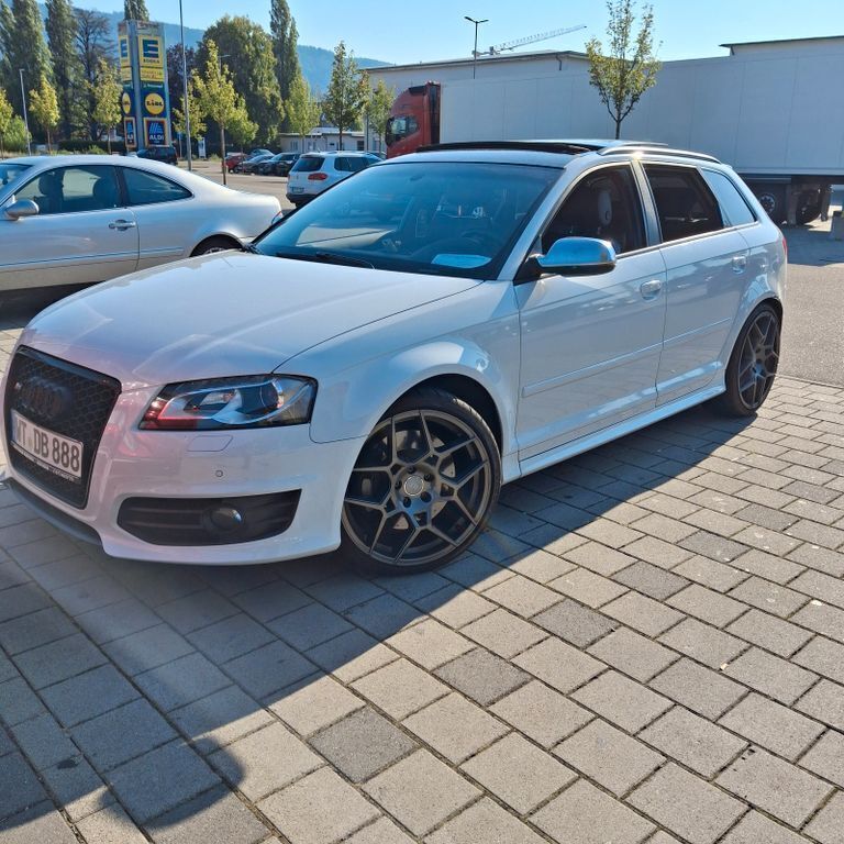 Weiß Gebraucht 2011 Audi S3 Ambiente Limousine | 11.100 € (Superpreis) - Bild 1/4