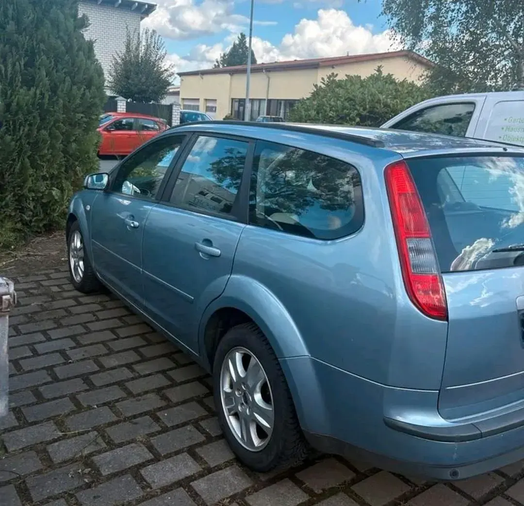 Gebraucht Ford Focus Trend 116 PS (85 kW) 2005 Blau Kombi