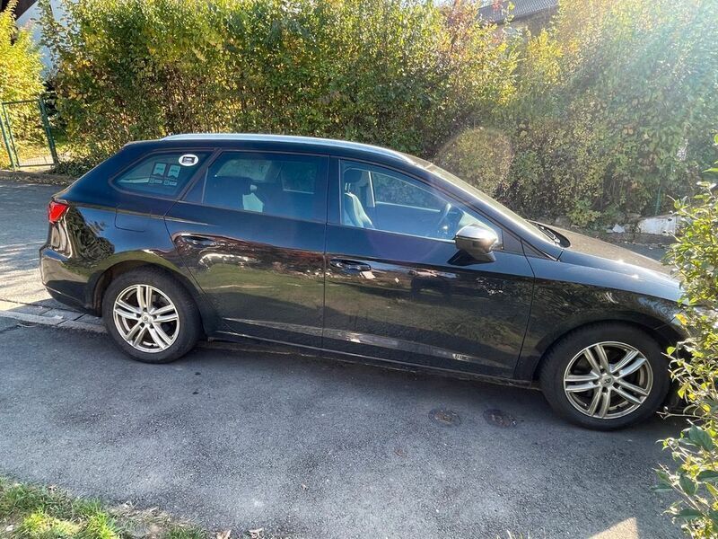 Schwarz Gebraucht 2016 Seat Leon ST FR Kombi | 10.899 € (Fairer Preis) - Bild 1/4