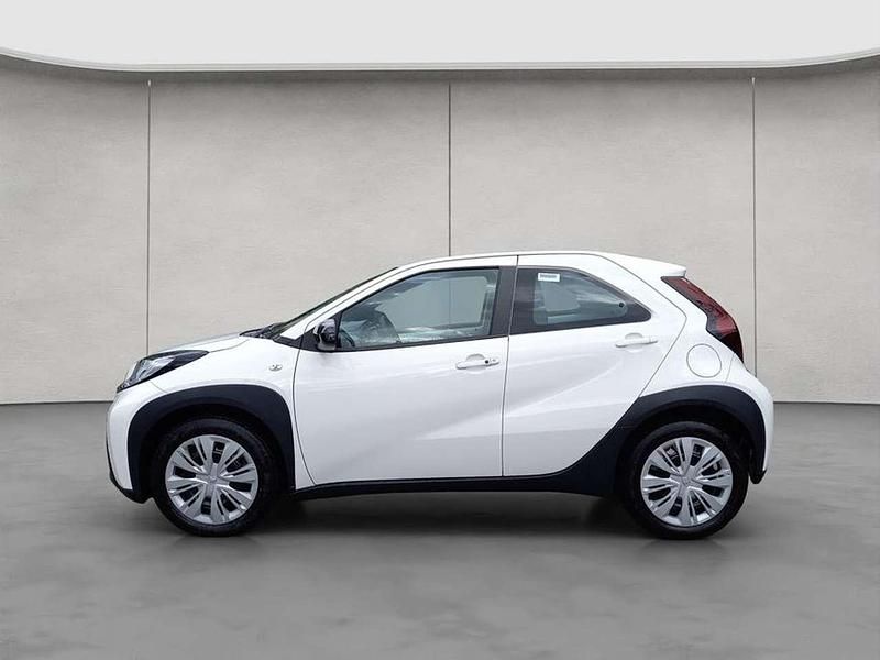 Neu Toyota Aygo X Business Edition 72 PS (52 kW) 2025 Weiß SUV