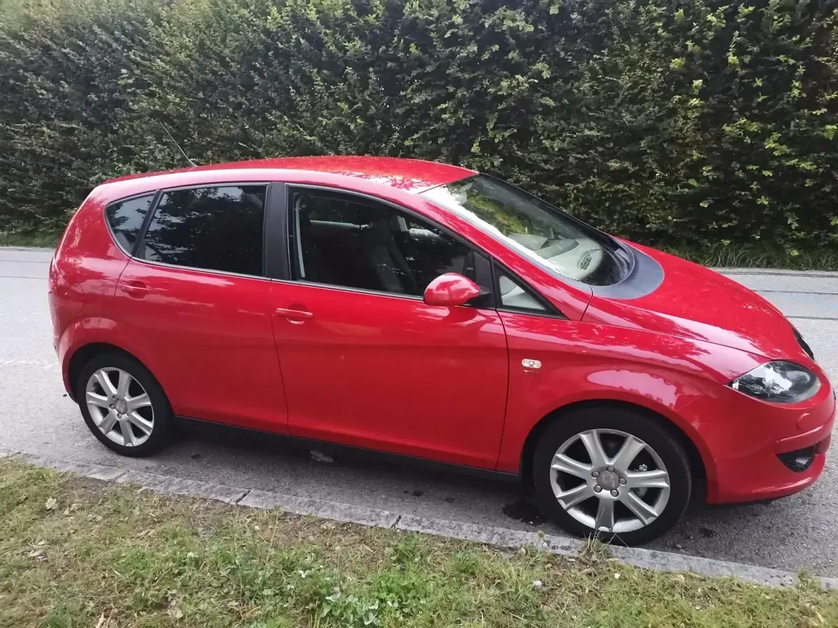 Gebraucht Seat Altea 140 PS (102 kW) 2009 Rot Limousine