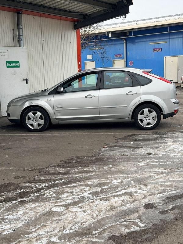 Gebraucht Ford Focus Ghia 101 PS (74 kW) 2007 Silber Kombi