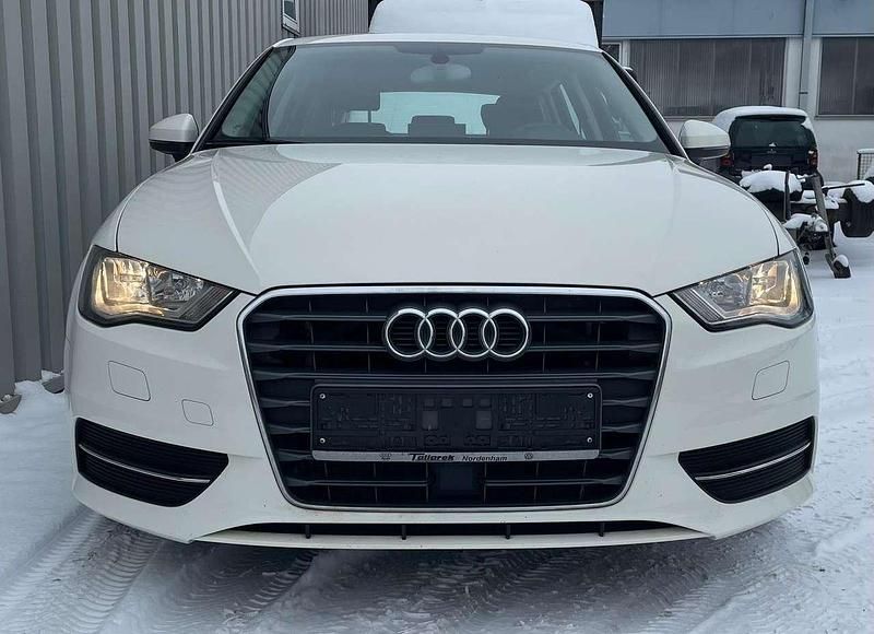 Gebraucht Audi A3 Ambiente 150 PS (110 kW) 2014 Amalfiweiss Kleinwagen