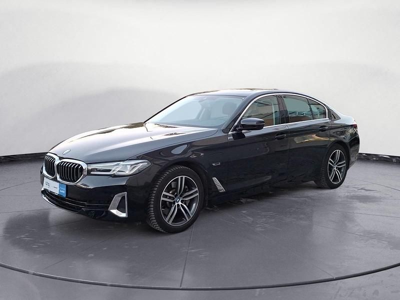 Schwarz Gebraucht 2022 BMW 530e Luxury Line Limousine | 32.960 € (Superpreis) - Bild 1/4