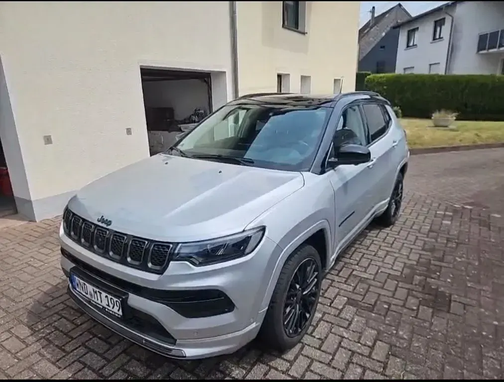 Gebraucht Jeep Compass 241 PS (177 kW) 2022 Silber SUV