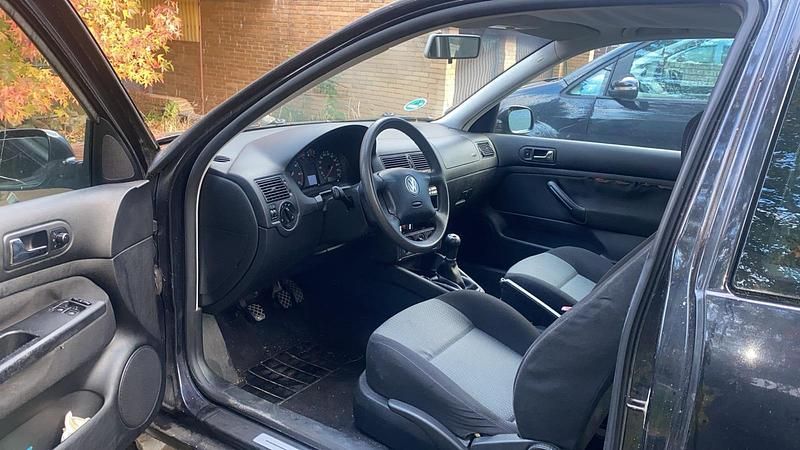 Schwarz Gebraucht 2003 VW Golf IV Limousine | 500 € (Superpreis) - Bild 1/4