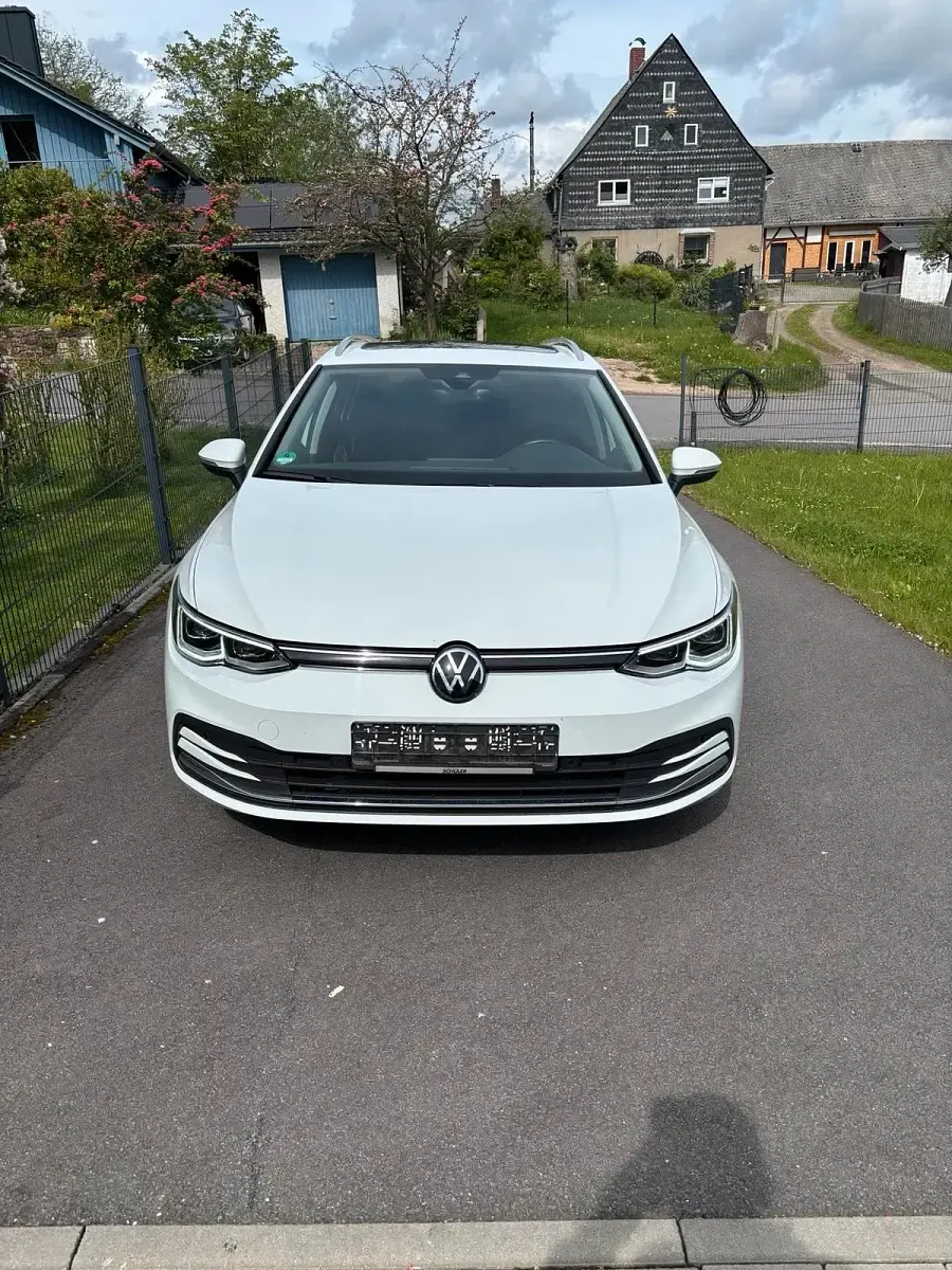 Gebraucht VW Golf VIII Active 150 PS (110 kW) 2023 Weiß Kombi