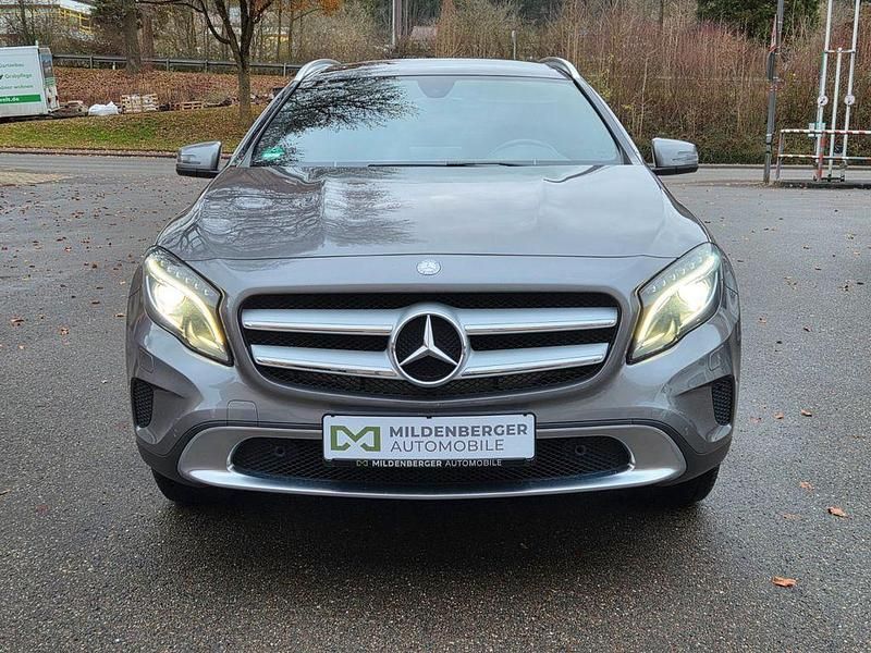 Grau Gebraucht 2016 Mercedes GLA220 SUV | 18.500 € (Fairer Preis) - Bild 1/4