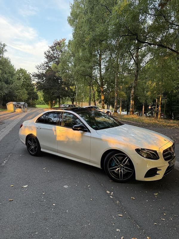 Gebraucht Mercedes E350 AMG line 286 PS (210 kW) 2017 Weiß Limousine