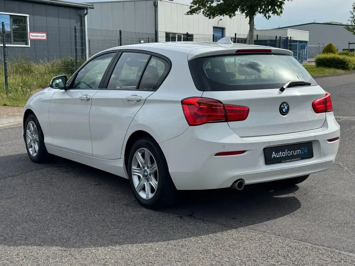 Used BMW 116 Advantage 116 HP (85 kW) 2019 White Hatchback