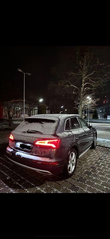 Grau Gebraucht 2018 Audi Q5 Sport SUV | 22.900 € (Etwas zu teuer) - Bild 1/4