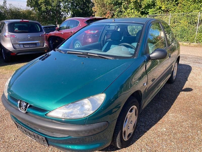 Grün Gebraucht 2000 Peugeot 206 Kleinwagen | 1.599 € (Fairer Preis) - Bild 1/4