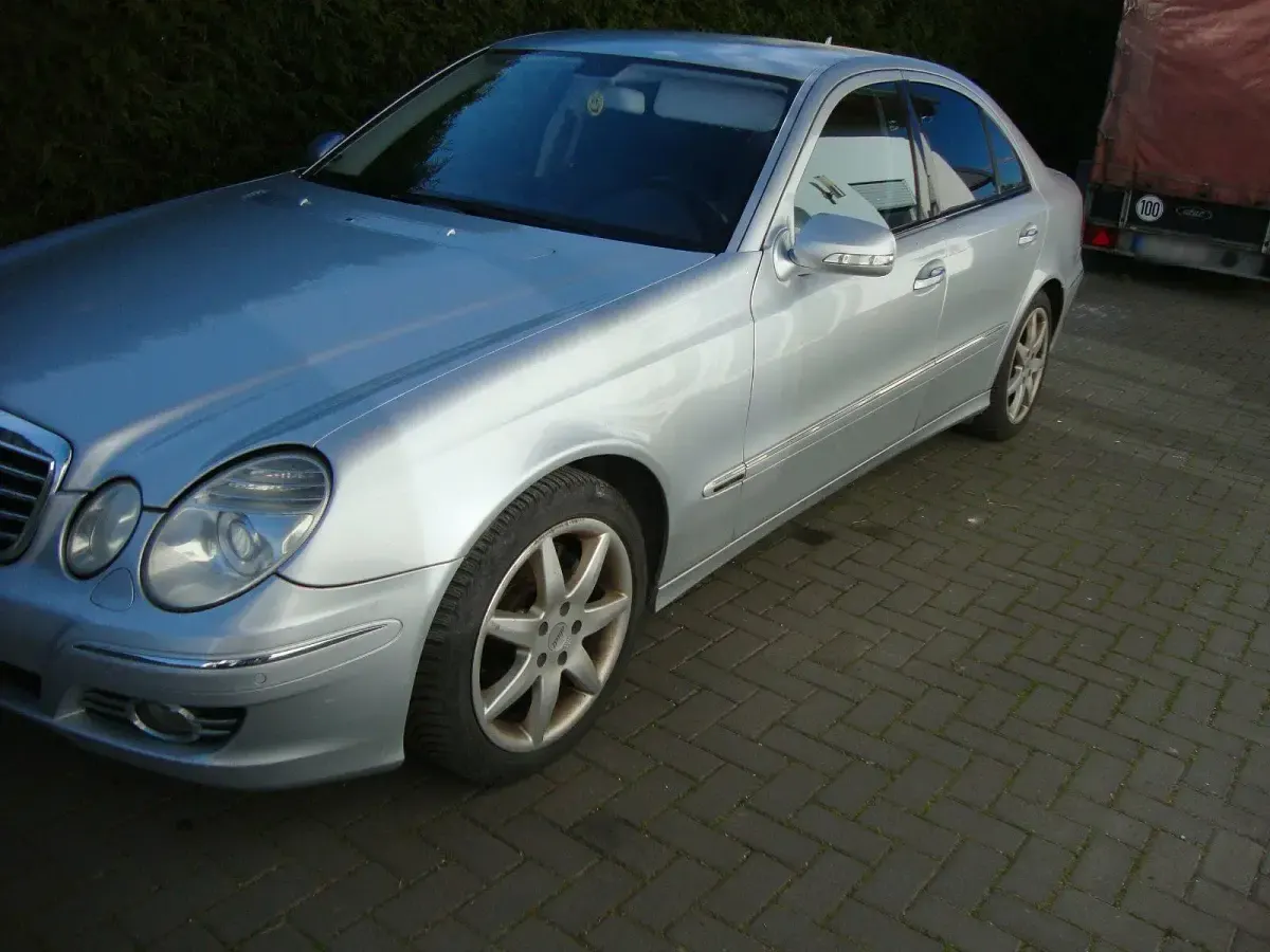 Gebraucht Mercedes E320 224 PS (164 kW) 2008 Silber Limousine