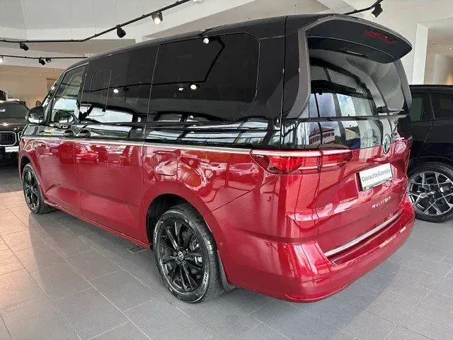 Gebraucht VW Multivan Style 150 PS (110 kW) 2025 2farbenlackierung rot Van / Kleinbus