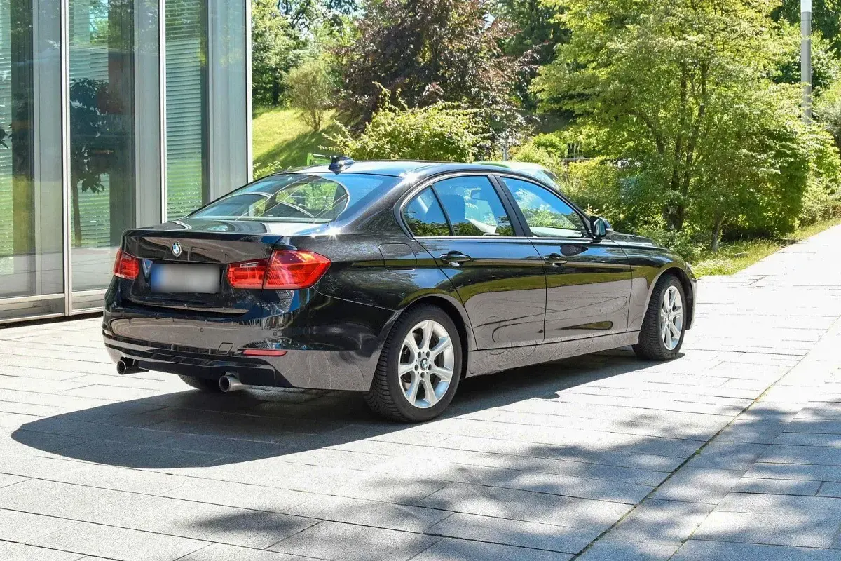 Gebraucht BMW 335 Sport Line 306 PS (225 kW) 2012 Schwarz Limousine