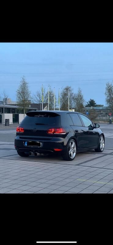 Schwarz Gebraucht 2011 VW Golf VI R Kleinwagen | 7.900 € - Bild 1/4