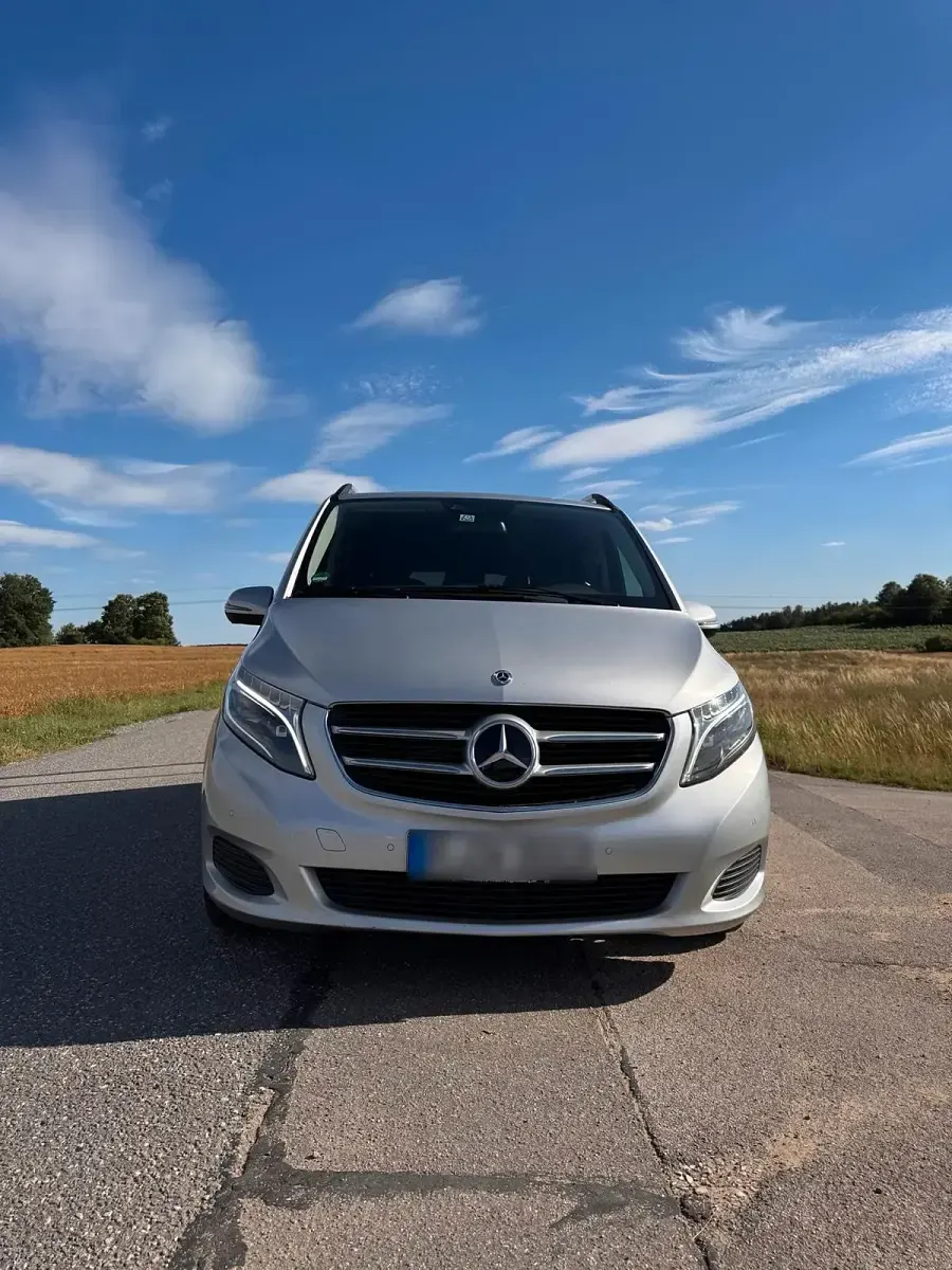 Gebraucht Mercedes V220 Edition 163 PS (119 kW) 2017 Silber Van / Kleinbus