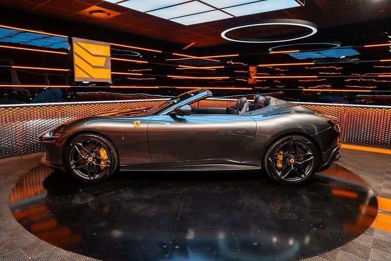 Gebraucht Ferrari Roma 620 PS (456 kW) 2024 Grau Cabrio