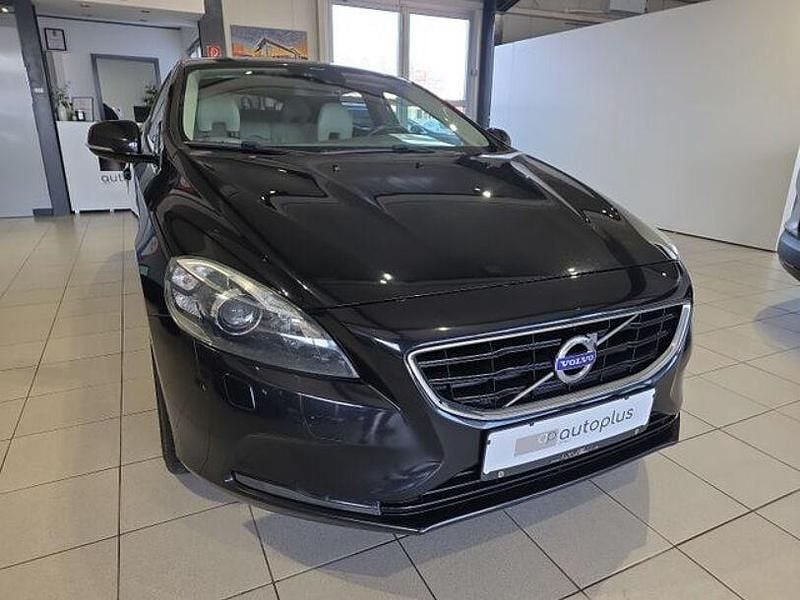 Gebraucht Volvo V40 Summum 177 PS (130 kW) 2012 Black sapphire Kleinwagen