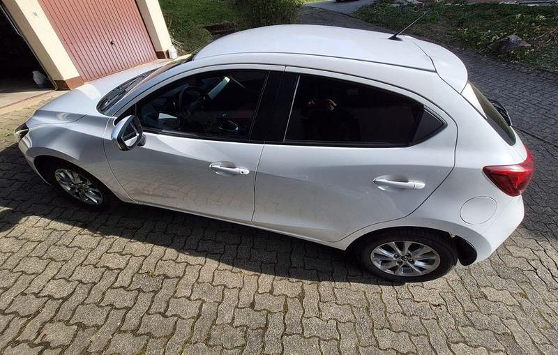 Second-hand Mazda 2 Edition 90 CP (66 kW) 2015 Alb Berlinǎ
