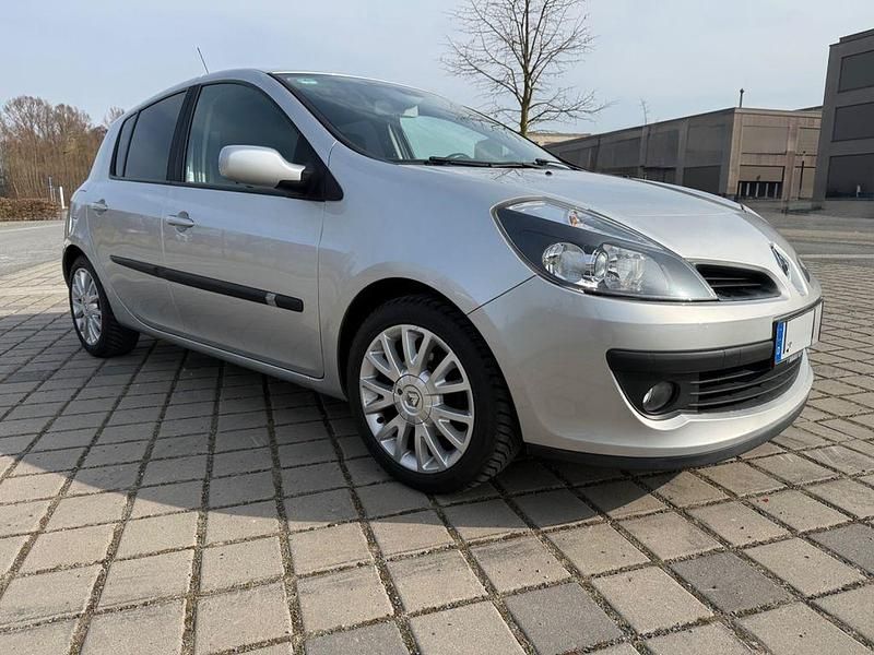 Gebraucht Renault Clio II Dynamique 88 PS (64 kW) 2006 Silber Limousine