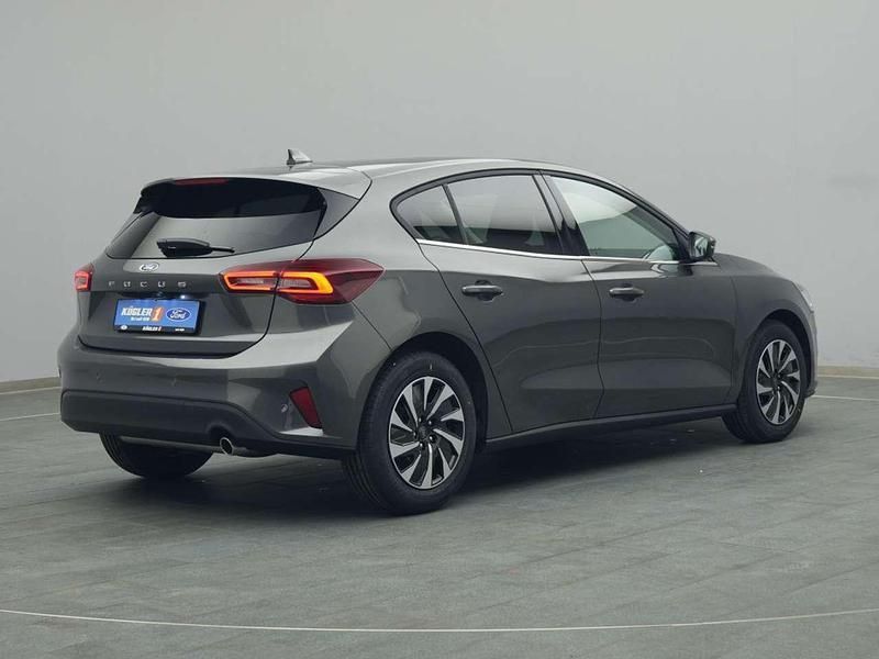 Neu Ford Focus Titanium X 155 PS (114 kW) 2025 Grau Limousine