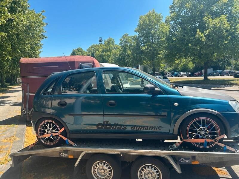 Grün Gebraucht 2001 Opel Corsa Kleinwagen | 950 € - Bild 1/4
