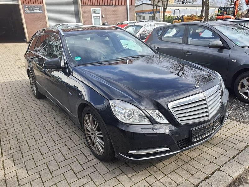 Gebraucht Mercedes E350 Elegance 265 PS (194 kW) 2011 Schwarz Limousine