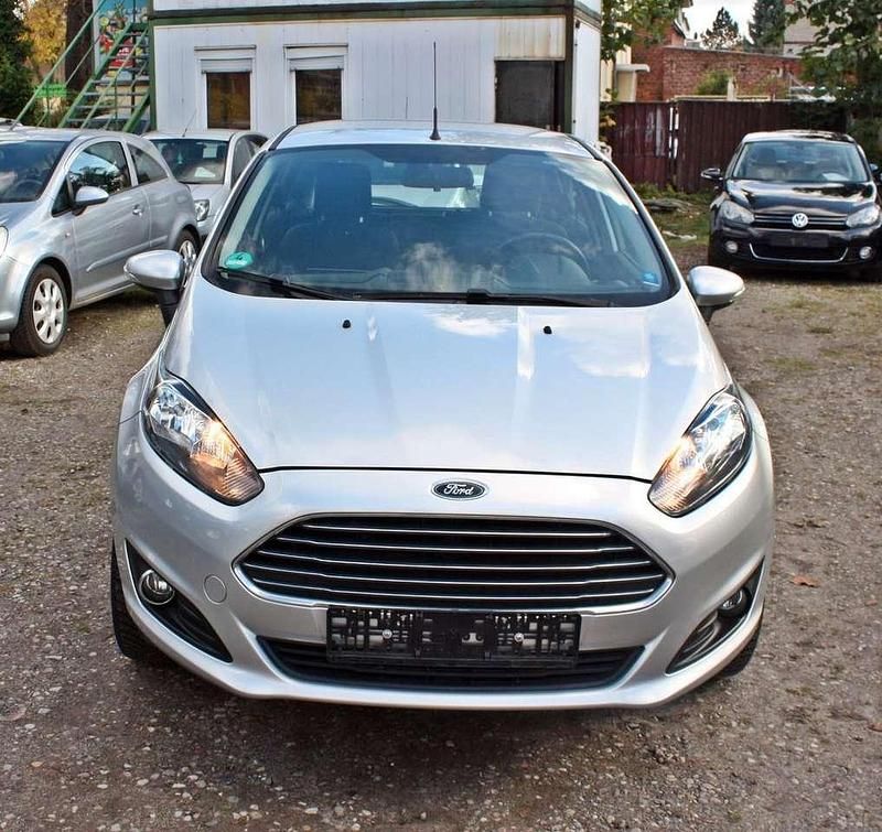 Gebraucht Ford Fiesta SYNC Edition 80 PS (58 kW) 2015 Polarsilber metallic Kleinwagen