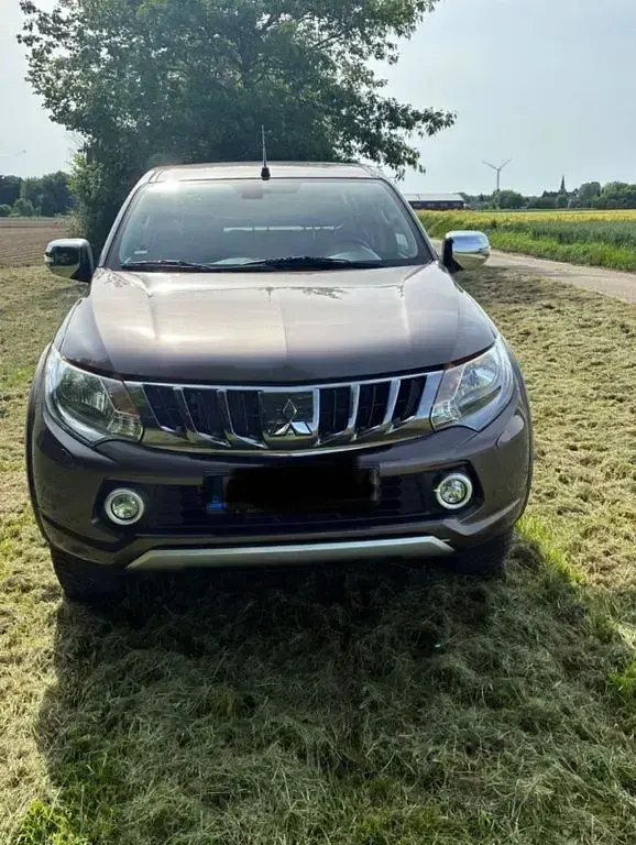 Gebraucht Mitsubishi L200 181 PS (133 kW) 2018 Braun Pickup
