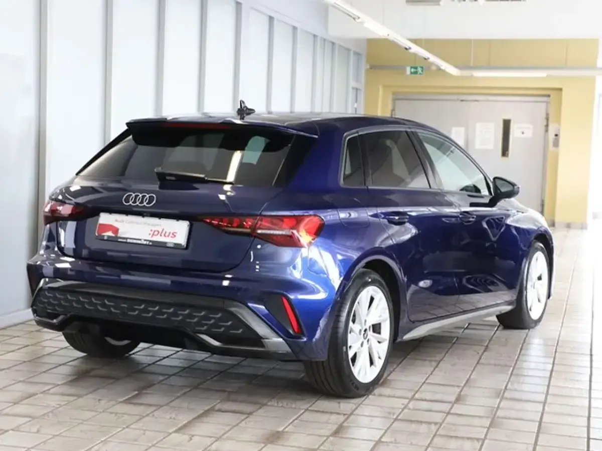 Gebraucht Audi A3 S-Line 150 PS (110 kW) 2025 Navarrablau metallic Limousine