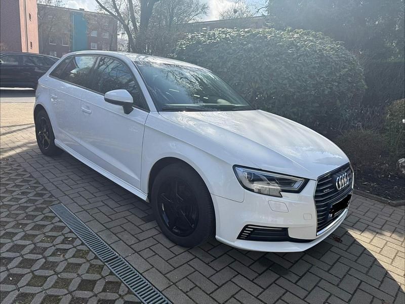 Second-hand Audi A3 204 CP (150 kW) 2020 Alb Berlinǎ