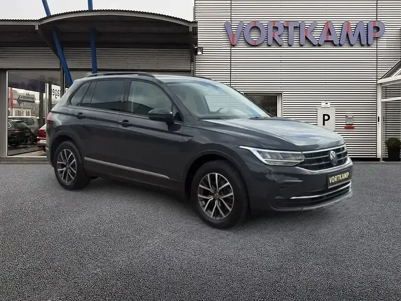 Gebraucht VW Tiguan Life 150 PS (110 kW) 2022 Uranograu SUV