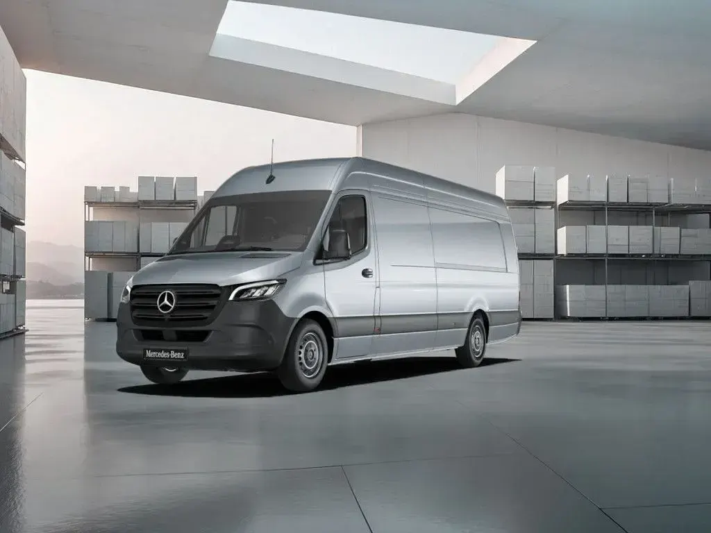Gebraucht Mercedes Sprinter 170 PS (125 kW) 2025 Silber / hightechsilber (metallic) Van