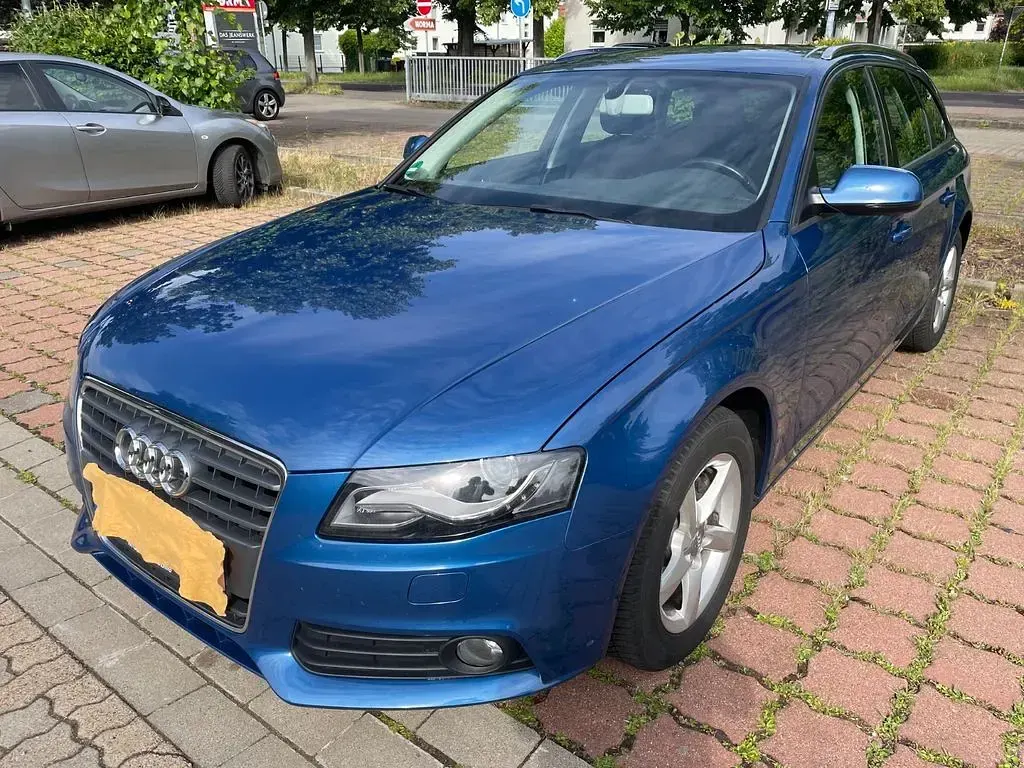Gebraucht Audi A4 Ambiente 120 PS (88 kW) 2011 Blau Kombi