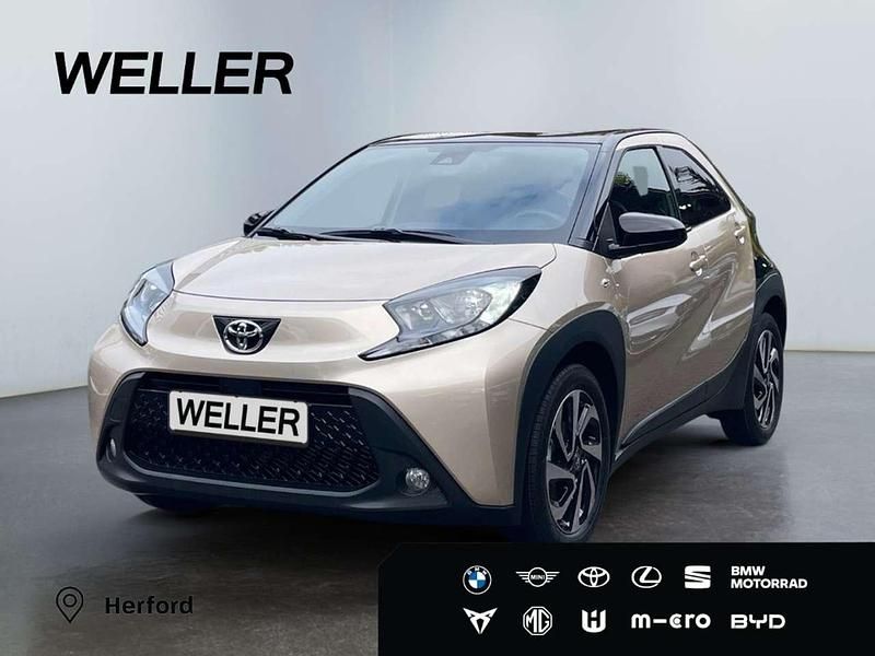 Beige Neu 2025 Toyota Aygo X SUV | 15.475 € (Superpreis) - Bild 1/3