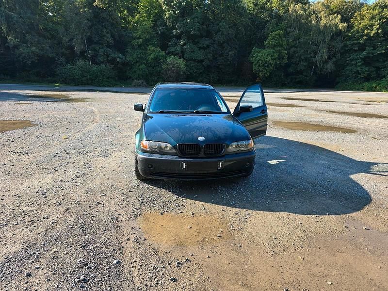 Grün Gebraucht 2002 BMW 318 Kombi | 1.200 € (Guter Preis) - Bild 1/4